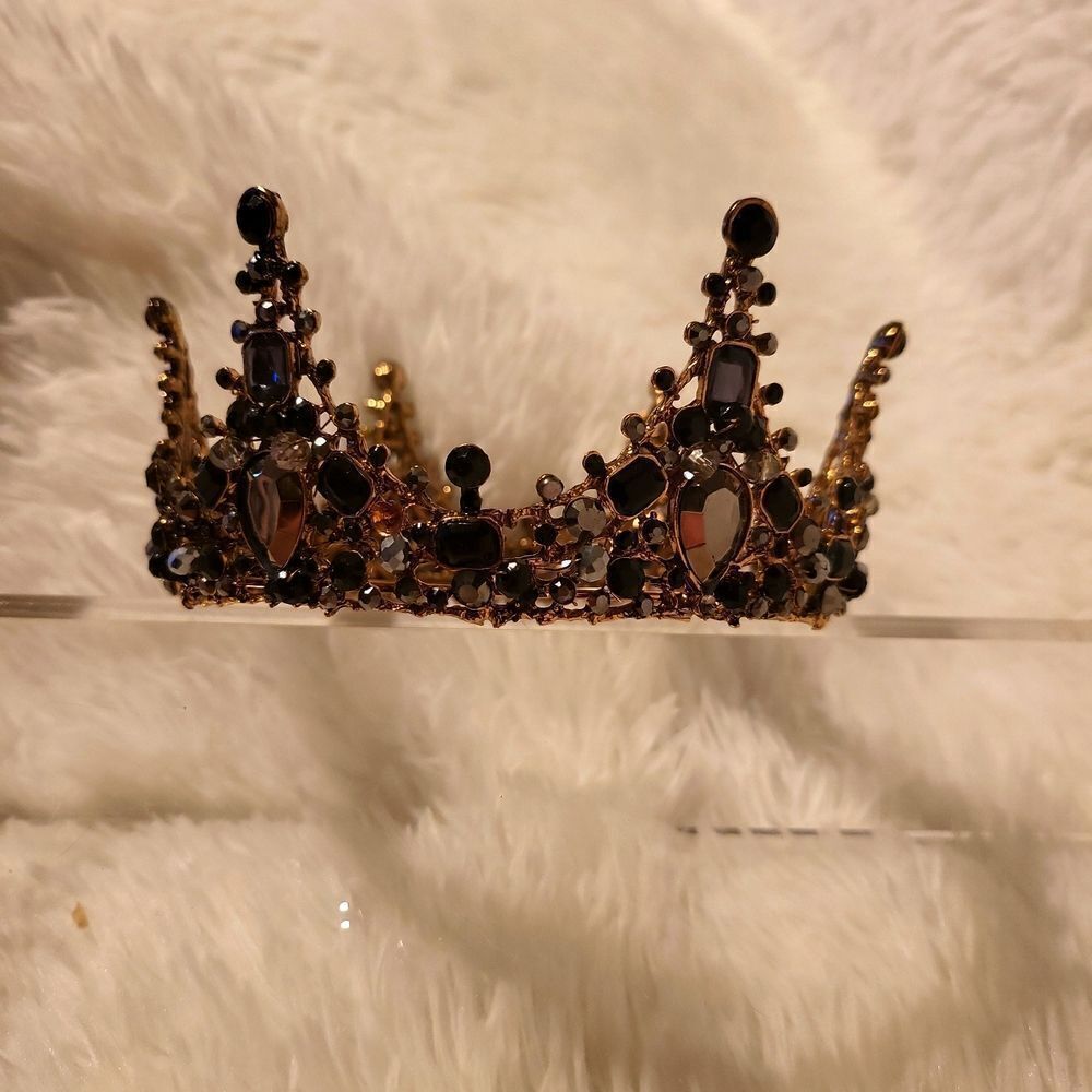 A full round tiara worn twice has 2 stones missing, beautiful!!!